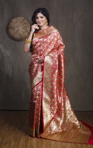 Traditional Semi Katan Bridal Jangla Banarasi Saree with Dupatta in Red and Gold
